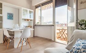 Seaside Apt Private Parking And Near The Beach